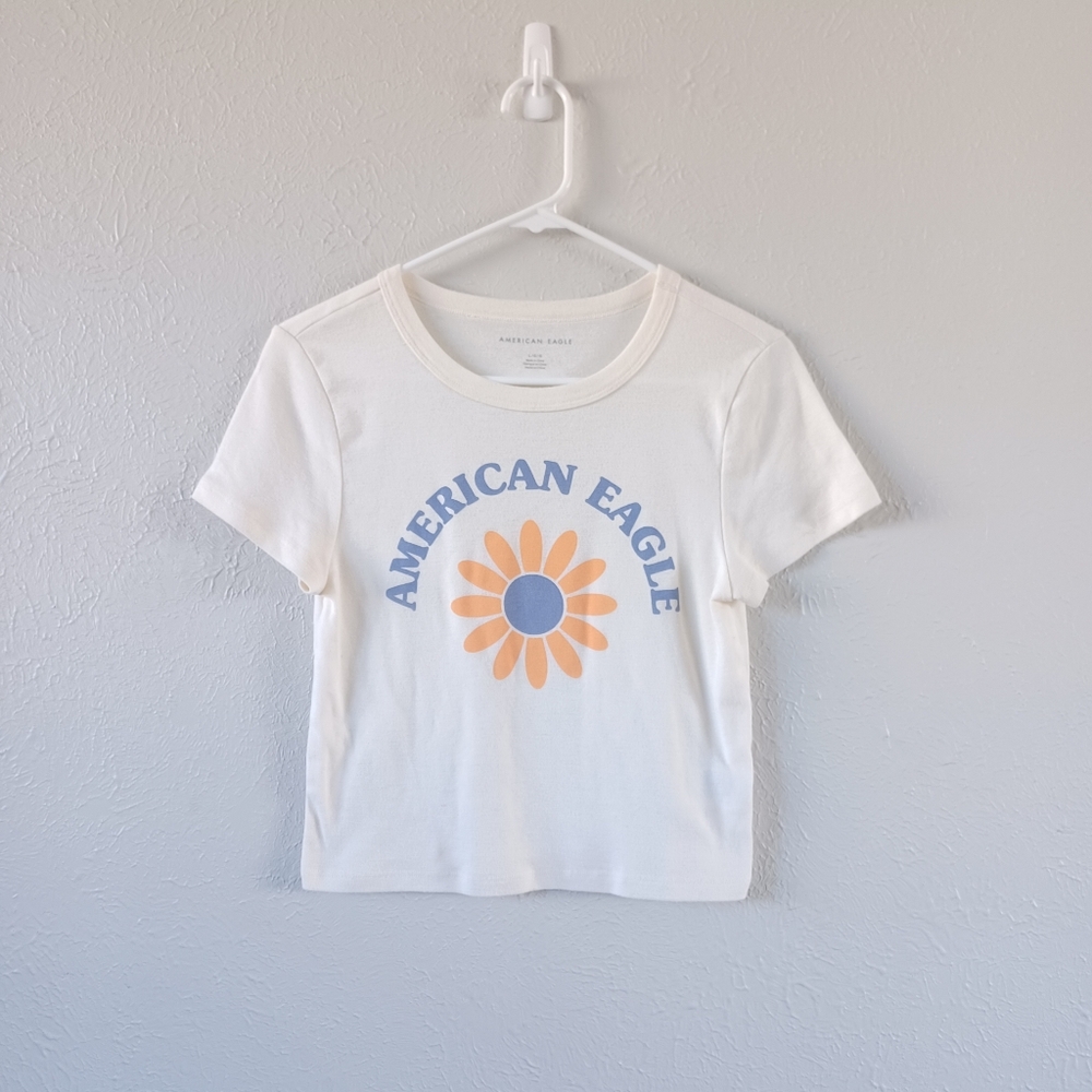 American Eagle Cream Short Sleeve Tee